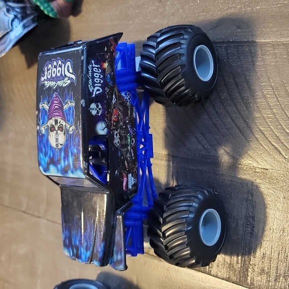 2 Master jam trucks - Picture 9 of 11